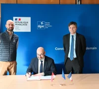 Penandatanganan kerja sama keselamatan penerbangan antara Ditjen Perhubungan Udara Indonesia dan DGAC Prancis. (Foto Humas Kemenhub)