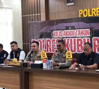 Kapolres Kubu Raya AKBP Kadek Ary Mahardika saat rilis akhir tahun kinerja Polres Kubu Raya 2025. (Foto:Humas Polres/ird)