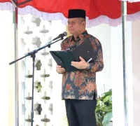 Sekda Kalbar Harisson saat menjadi inspektur upacara Hari Amal Bakti ke-80 Kementerian Agama Kalimantan Barat. (MC Kalbar)