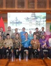 Rapat perdana Asosiasi Pemerintah Provinsi Seluruh Indonesia di Bali, membahas krisis fiskal daerah.