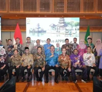 Rapat perdana Asosiasi Pemerintah Provinsi Seluruh Indonesia di Bali, membahas krisis fiskal daerah.