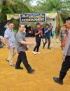 Kapolsek Toho bersama TNI AU, Gubernur Kalbar Ria Norsan, dan tokoh daerah saat pembukaan TMMD di Desa Sambora.