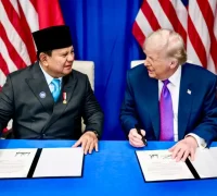 Presiden RI Prabowo Subianto dan Presiden AS Donald Trump menandatangani perjanjian tarif perdagangan RI–AS