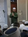 Gubernur Kalbar Ria Norsan menyampaikan tausiyah Ramadan usai salat Tarawih berjamaah di Masjid Azzakirin, Jalan Pangeran Natakusuma, Pontianak, Jumat (20/2/2026).