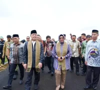 Gubernur Kalbar Ria Norsan saat Safari Ramadan di Kapuas Hulu bersama Forkopimda dan tokoh masyarakat.