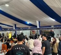 Pengunjung memadati area UMKM dan kuliner saat AVC Men’s Champions League 2026 di Pontianak.