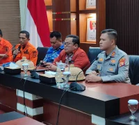Wakil Bupati Kubu Raya Sukiryanto bersama Kapolres Kubu Raya membahas kesiapsiagaan penanganan karhutla menjelang puncak musim kemarau.