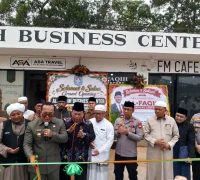 Peresmian Al-Faqih Business Center di Kubu Raya yang dihadiri Bupati Sujiwo, Wakil Bupati Sukiryanto, dan tokoh masyarakat.