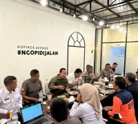 Rapat lintas sektor Pemkab Kubu Raya membahas distribusi air bersih bagi warga terdampak karhutla. (Res-KKR)