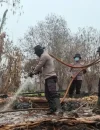 : Tim Operasi Kontinjensi Aman Nusa II melakukan pendinginan dan pembasahan lahan bekas karhutla di Kubu Raya menggunakan cairan X-Fire. (Res-KKR)