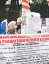 Puluhan warga menyampaikan aspirasi terkait sertifikat dan kepemilikan lahan di Kantor ATR/BPN Kubu Raya. (Foto: Res-KKR)