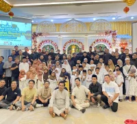 Pengusaha rental mobil se-Kalbar menggelar buka puasa bersama dan memberikan santunan kepada anak yatim di Pontianak di Ramadan 2026, Minggu (8/3/2026).
