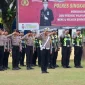 Kapolres Singkawang Dody Yudianto Arruan memimpin Apel Gelar Pasukan Operasi Liong Kapuas 2026 di halaman Polres Singkawang untuk pengamanan Imlek dan Cap Go Meh.