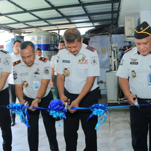 Dirjen PAS Mashudi meresmikan Dapur Sehat Kalbar di salah satu lapas di Pontianak didampingi jajaran Kanwil Ditjenpas Kalbar.