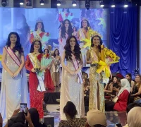 Vee Zahra Zulfa Asuri, siswi SMAN 7 Pontianak, saat menerima penghargaan Runner Up I Putri Daerah Kalbar 2026.