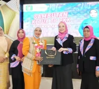 Erlina Ria Norsan menghadiri pelantikan pengurus PW IPEMI Kalbar periode 2026–2031 di Pendopo Kalbar.