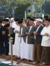 Ria Norsan melaksanakan salat Idulfitri bersama warga di Masjid Raya Mujahidin, Pontianak, (21/3/2026).