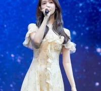 Im Yoon-ah tampil di fan meeting Bangkok membawakan OST drama “The Tyrant’s Chef”. (SM Entertainment)