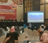 Peserta lintas sektor mengikuti sosialisasi Imunisasi Kejar Singkawang 2025 di aula Dinas Kesehatan. (MC Singkawang)