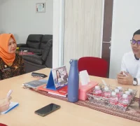 Audiensi Bapperida Kalbar bersama PT Solusi Sinergi Borneo membahas rencana internet gratis Starlite untuk sekolah dan puskesmas. (Foto: Bapperida Kalbar)