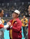 Gubernur Kalbar Ria Norsan memberikan apresiasi kepada tim Bhayangkara Presisi usai juara AVC Men’s Volleyball Champions League 2026 di Pontianak.