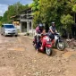 Kondisi jalan rusak di Sungai Kakap yang akan segera diperbaiki.