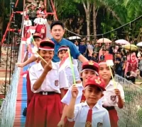 Peresmian Jembatan Perintis di Dusun Peleng, Jagoi Babang, Bengkayang oleh Satgas Pamtas RI–Malaysia.
