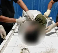 Jenazah pria ditemukan terbungkus karung di sebuah kamar kos di Kabupaten Sanggau, Kalimantan Barat. (Foto Polres Sanggau)