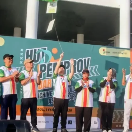 Gubernur Kalimantan Barat Ria Norsan saat meluncurkan Program Jumat Krida bersama ASN Pemprov Kalbar, Minggu (1/2/2026).