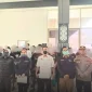 KJRI Kuching mendampingi pemulangan 63 WNI dan PMI bermasalah dari Sarawak melalui Tebedu menuju PLBN Entikong. (KJRI Kuching)