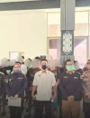 KJRI Kuching mendampingi pemulangan 63 WNI dan PMI bermasalah dari Sarawak melalui Tebedu menuju PLBN Entikong. (KJRI Kuching)