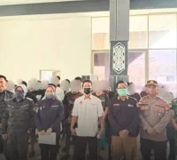 KJRI Kuching mendampingi pemulangan 63 WNI dan PMI bermasalah dari Sarawak melalui Tebedu menuju PLBN Entikong. (KJRI Kuching)