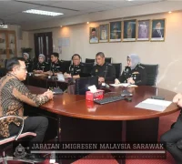 Pertemuan KJRI Kuching dengan Imigrasi Sarawak membahas penguatan tata kelola keimigrasian.