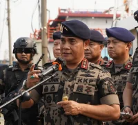 KKP mengamankan KM Maulana 23 di perairan Laut Aru setelah video dugaan penganiayaan ABK viral. (Foto: KKP)