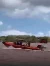 Tim SAR gabungan melakukan evakuasi korban kebakaran KMP Mutiara Sentosa 2 di perairan utara Pulau Sapudi, Kabupaten Sumenep.