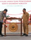 Wakil Gubernur Kalimantan Barat Krisantus Kurniawan menghadiri peresmian program KUM Peduli untuk memperluas akses pembiayaan bagi UMKM di Hotel Mercure Pontianak.
