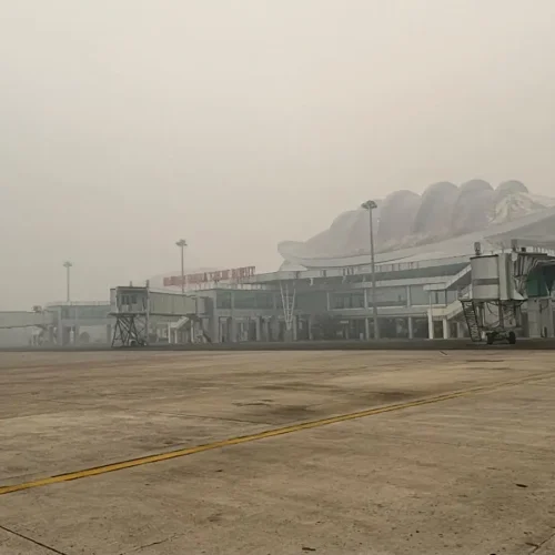 Kabut asap karhutla menurunkan jarak pandang dan mengganggu penerbangan di Kalimantan Barat. (Foto: hubud.kemenhub)