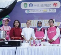 Erlina Ria Norsan saat menghadiri dan membuka Kalbar Food Festival 2026 di Ayani Megamall Pontianak.