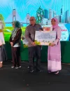 Kepala Dinas Tanaman Pangan dan Hortikultura Kalimantan Barat Herti Herawati menerima dua penghargaan nasional terkait pendataan eRDKK dan penyaluran pupuk bersubsidi.