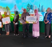 Kepala Dinas Tanaman Pangan dan Hortikultura Kalimantan Barat Herti Herawati menerima dua penghargaan nasional terkait pendataan eRDKK dan penyaluran pupuk bersubsidi.