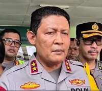 Kapolda Jawa Tengah Irjen Pol. Ribut Hari Wibowo meninjau Posko DVI korban kecelakaan bus PO Cahaya Trans di RSUP Dr. Kariadi Semarang.
