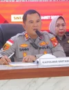 Kapolres Sintang AKBP Sanny Handityo menyampaikan keterangan pers terkait penangkapan dua tahanan kabur dari Kejaksaan Negeri Pontianak.