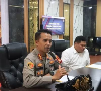 Kapolresta Pontianak Endang Tri Purwanto saat memberikan keterangan dalam konferensi pers terkait penangkapan tersangka kasus TPPO.