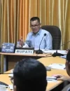 Bupati Kayong Utara Romi Wijaya memimpin rapat membahas 127 titik api dan penanganan Karhutla di Sukadana. (Foto: Prokopim KKU)