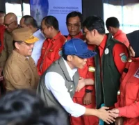 Menhut Raja Juli Antoni dan Gubernur Kalbar Ria Norsan meninjau penanganan karhutla di Kubu Raya.