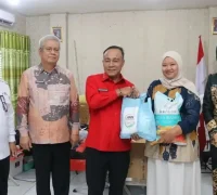 Wagub Kalbar Krisantus Kurniawan meninjau kegiatan donor darah ASN di BPSDM Provinsi Kalbar untuk membantu memenuhi kebutuhan stok darah.
