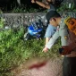 Petugas kepolisian melakukan olah TKP insiden maut di Jalan Bodok–Bonti, Kabupaten Sanggau.