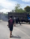 Truk Fuso menabrak tembok masjid di Sekayam Sanggau akibat silau lampu kendaraan.