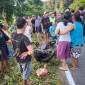 Kecelakaan mobil Box Wings dan Honda Revo di Nanga Mahap, Sekadau, mengakibatkan dua korban meninggal dunia.