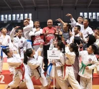 Wakil Gubernur Kalimantan Barat Krisantus Kurniawan menutup Kejurda Karate INKANAS Kalbar 2025 di GOR Terpadu A. Yani Pontianak. (instagram.com/adpim.provkalbar)